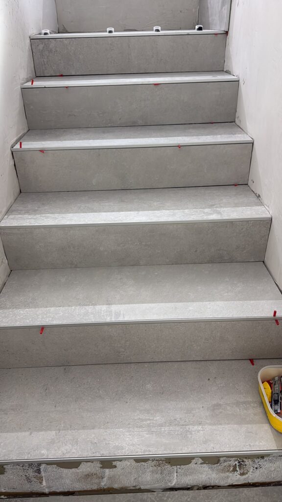 Carrelage de marches d'escalier à Cannes